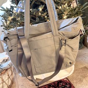 lululemon travel bag w/ removable crossbody strap